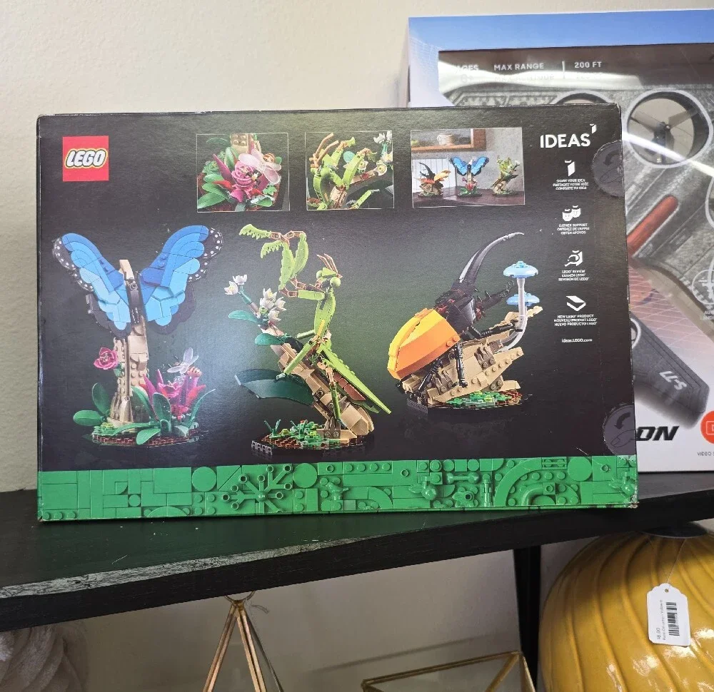 Lego Insect Collection Set with Blue Butterfly, Green Mantis, Orange Beetle - Picture 2 of 2